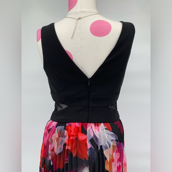 Xscap Pleated Floral-Print Evening Gown Size 4P - Picture 6 of 9